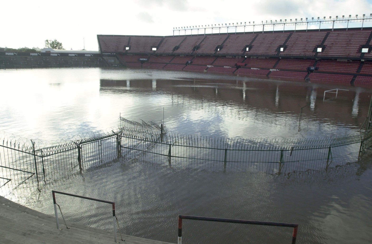 Desde el codo sur oeste así estaba la cancha del club Colón.