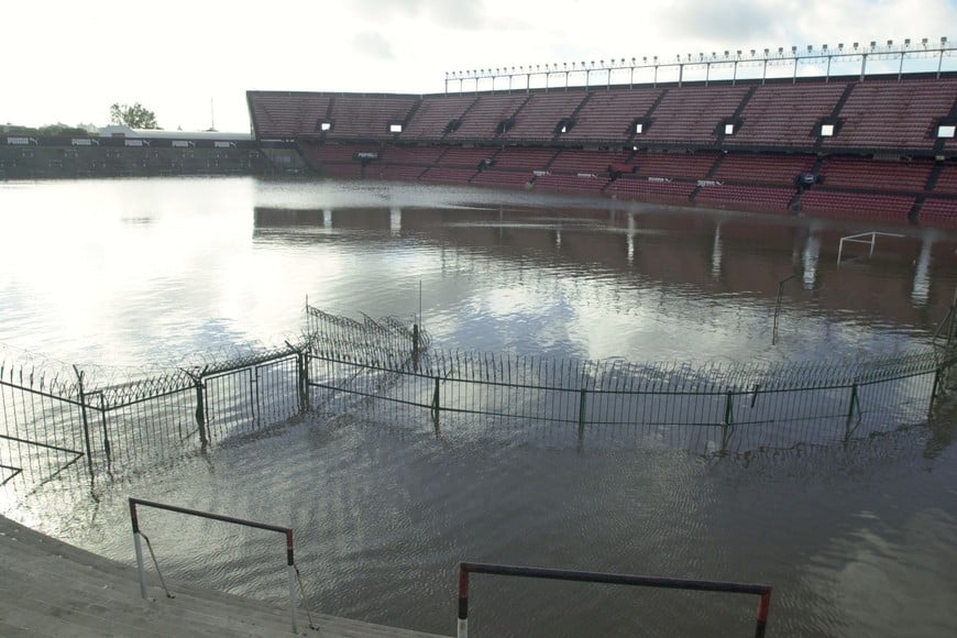 Desde el codo sur oeste así estaba la cancha del club Colón.