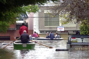 Hombres, damas, niños… la inundación no perdonó a nadie.