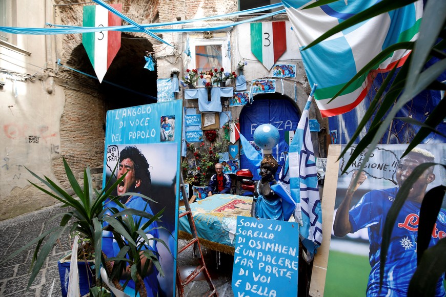 Soccer Football - Previews ahead of Napoli v Salernitana where Napoli can potentially win Serie A - Naples, Italy - April 28, 2023
Napoli banners and flags decorate historical centre, ahead of potentially winning Serie A REUTERS/Ciro De Luca