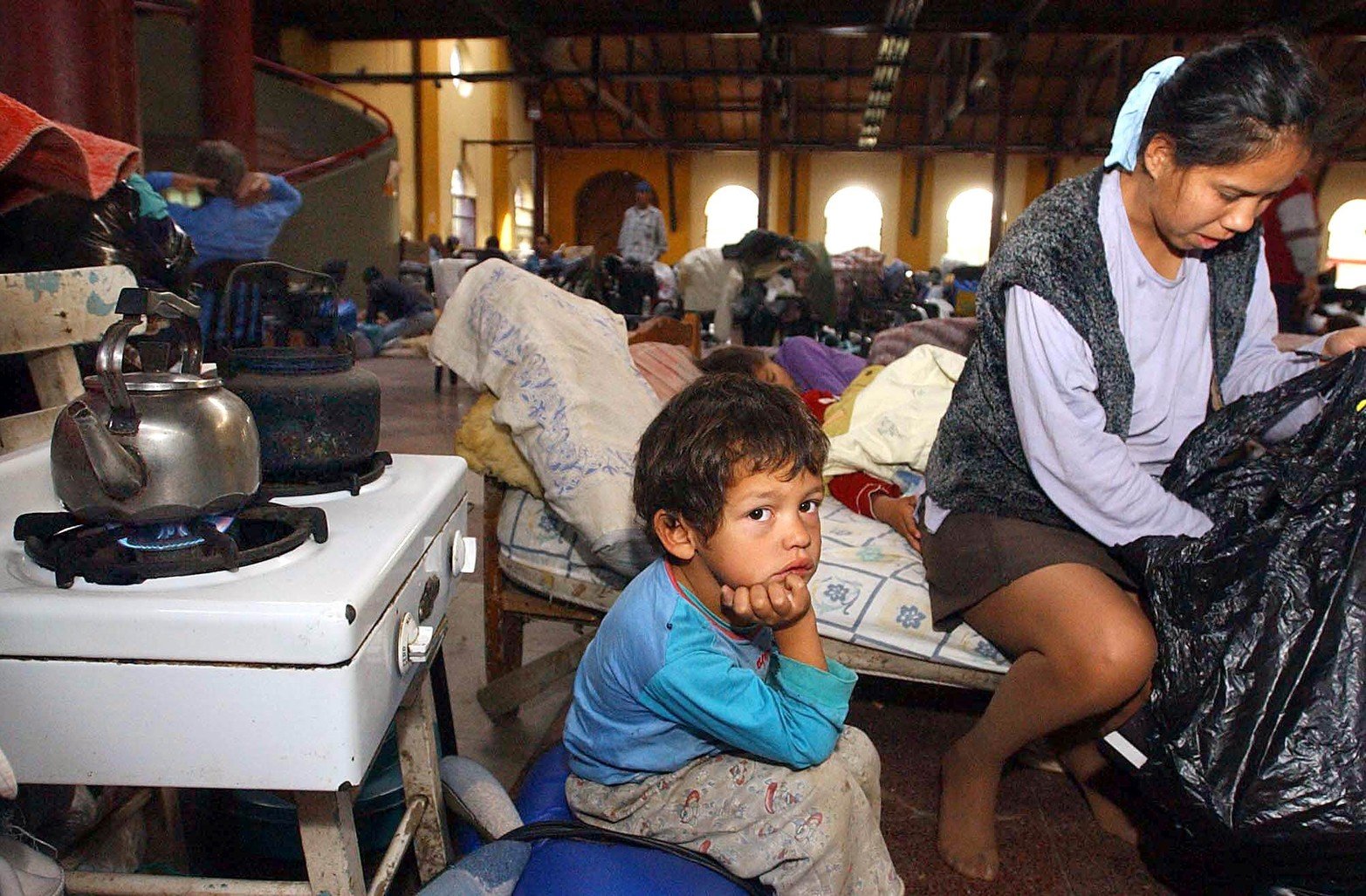 Improvisando la cocina. Cada familia se arregló como pudo para sobrellevar la situación.