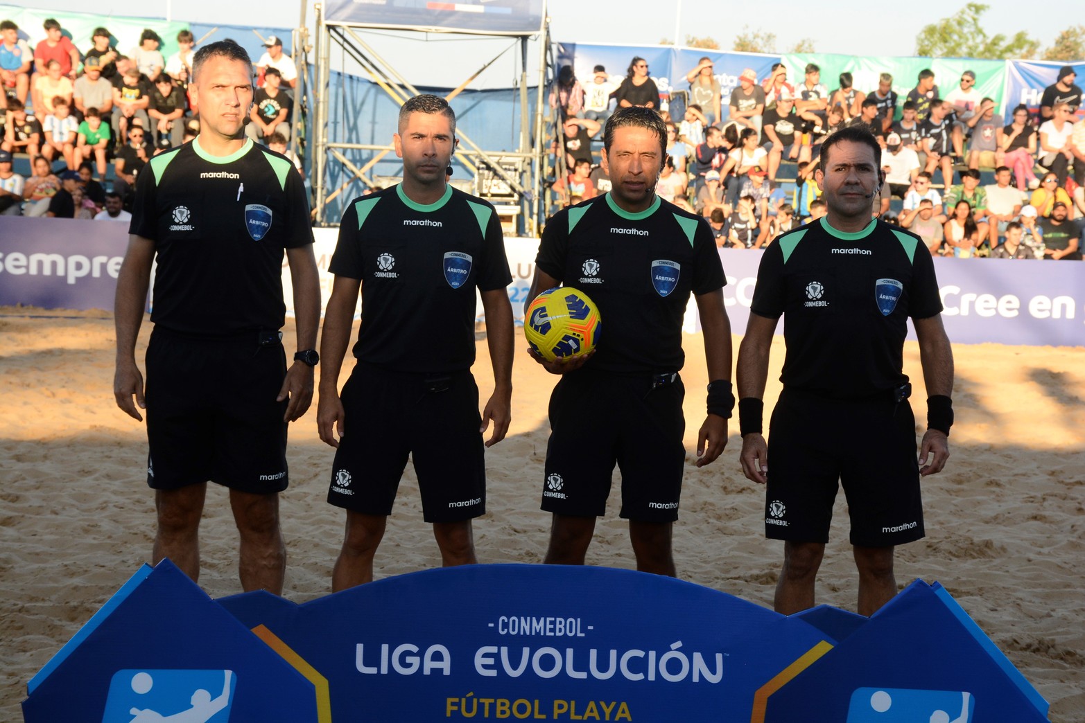 Organizado por la Conmebol, en la costanera oeste, se disputan la semifinal del torneo. Mañana se juega la final. Foto Luis Cetraro
