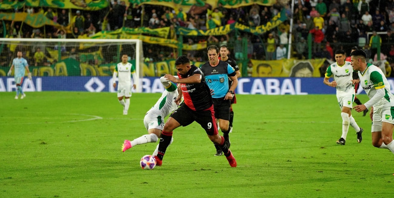 Colón dio un paso atrás ante Defensa: perdió 2 a 0 en Florencio Varela