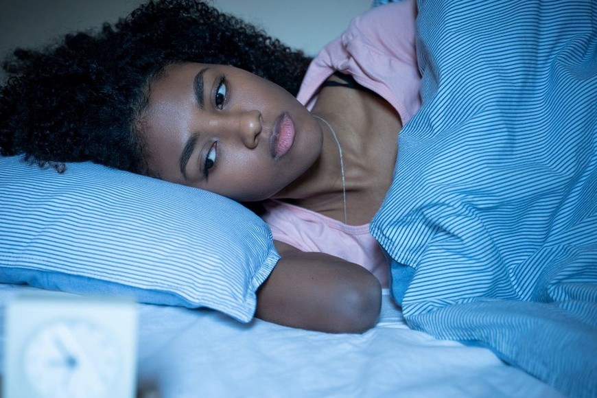 Los problemas para Es importante identificar y abordar la causa subyacente del insomnio.pueden ser causados por una variedad de factores.
