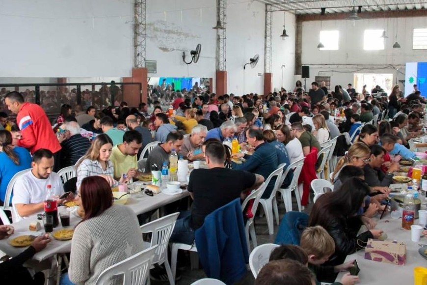 El encuentro  contó con la presencia de más de 400 vecinos de Santo Tomé.