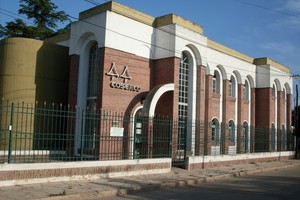 La deuda es muy alta y el temor de un colapso institucional todavía no puede ser descartado.