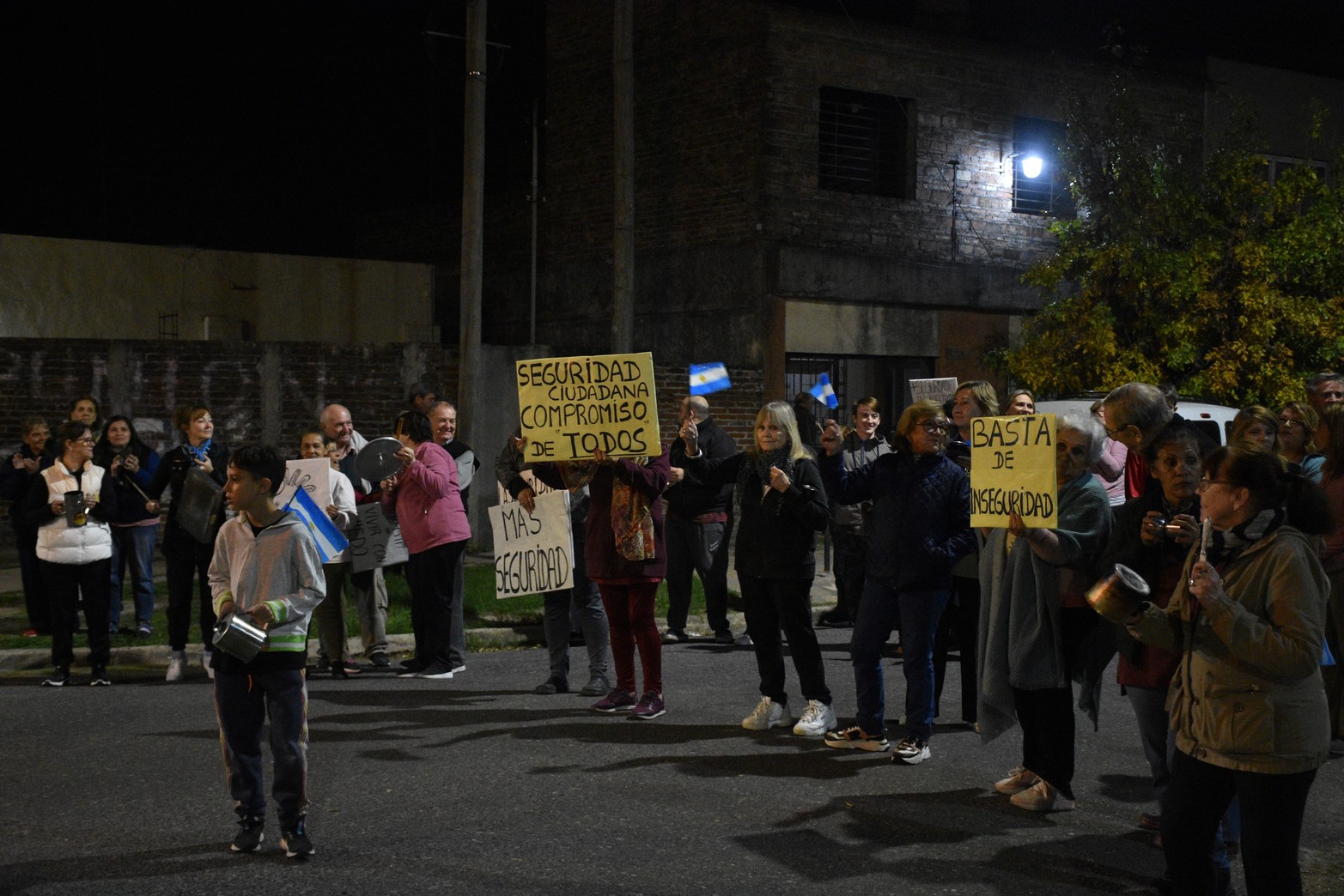 Vecinos de un sector de barrio Belgrano hicieron “mucho ruido” para reclamar soluciones a la seguidilla de hechos delictivos. 
