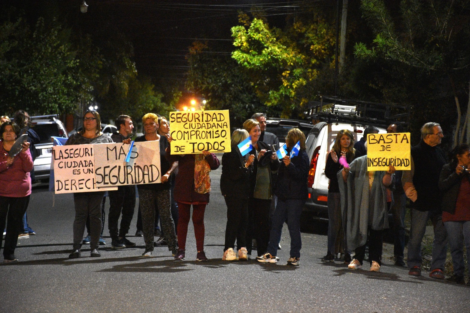 Tras el crimen de Oscar Baños, vecinos de barrio Belgrano,  hartos de la inseguridad volvieron a reclamar.