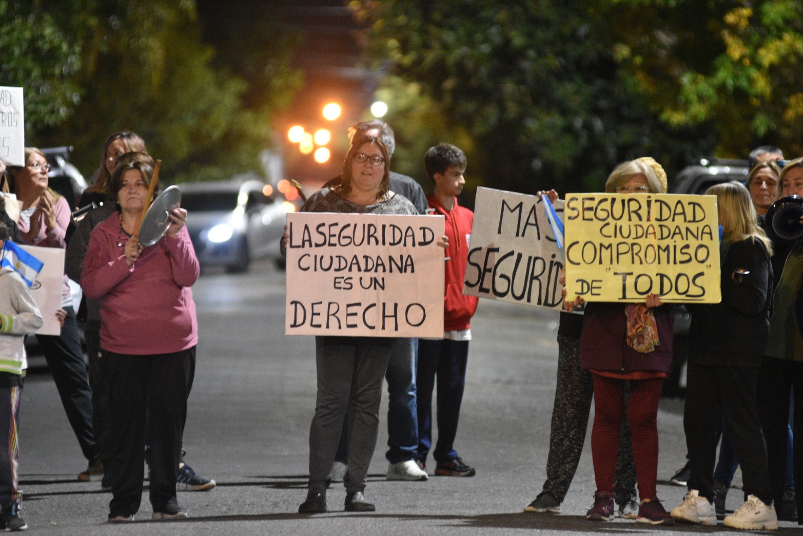 Los vecinos fueron convocados bajo el lema "ruidazo pacífico".