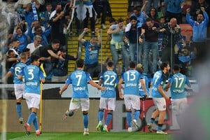 Soccer Football - Serie A - Udinese v Napoli - Dacia Arena, Udine, Italy - May 4, 2023
Napoli's Victor Osimhen celebrates scoring their first goal with teammates REUTERS/Jennifer Lorenzini