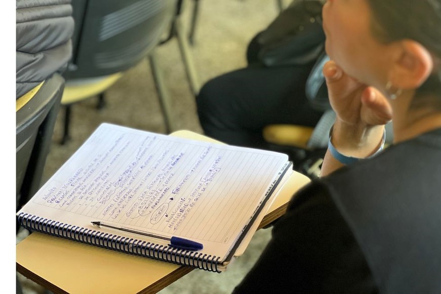 ASOEM acompaña a los trabajadores en su desarrollo integral como individuos y en el progreso de su carrera escalafonaria.