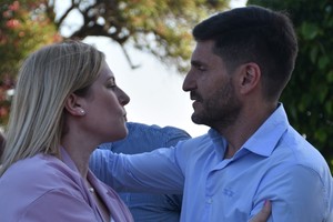 Gisela Scaglia y Maximiliano Pullaro. Crédito: Manuel Fabatía