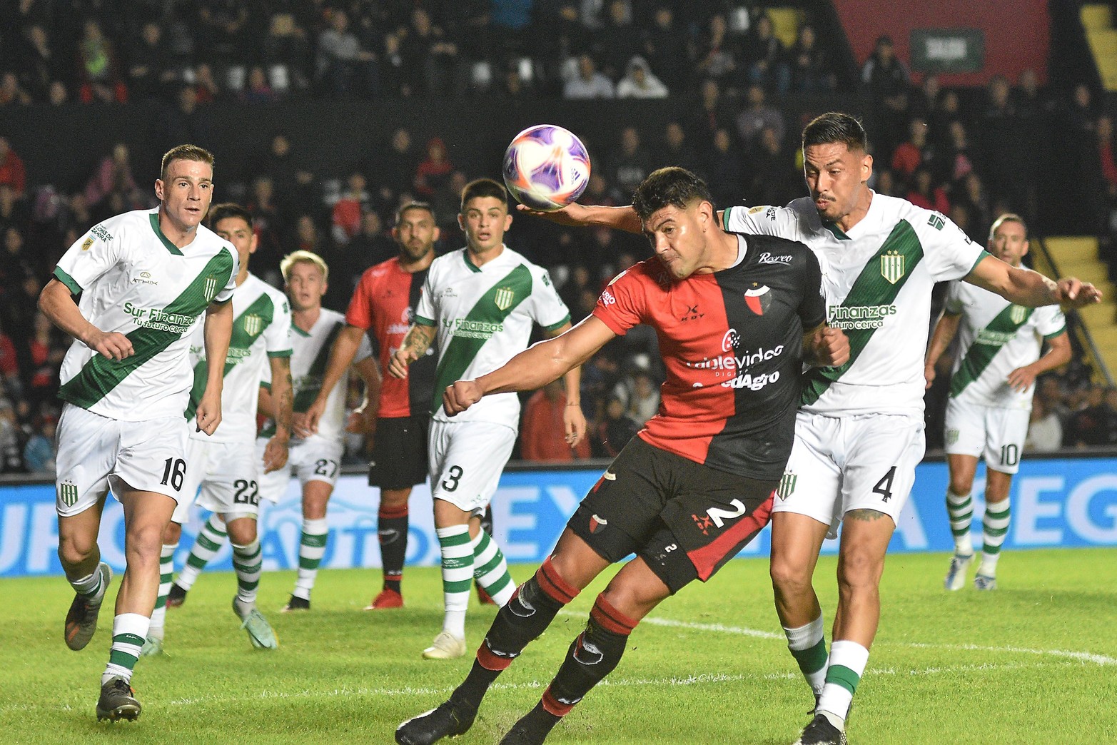 Lucas Acevedo tuvo que reemplazar al lesionado Paolo Goltz.