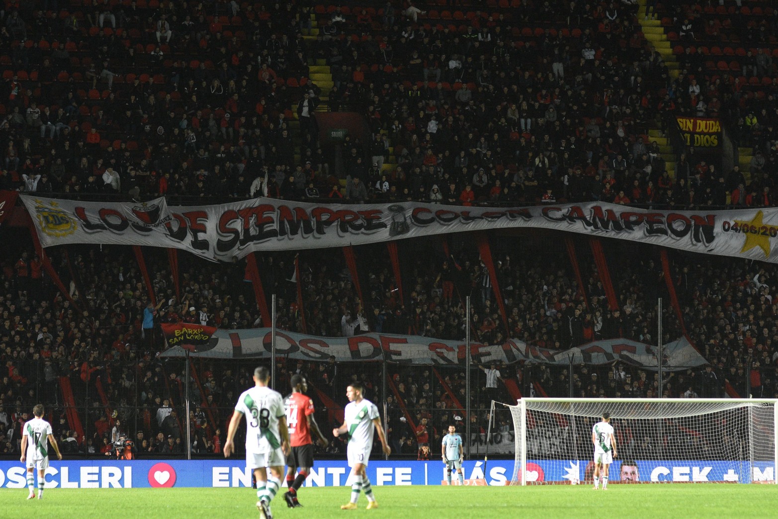 La hinchada sabalera presente en el estado Brigadier López.
