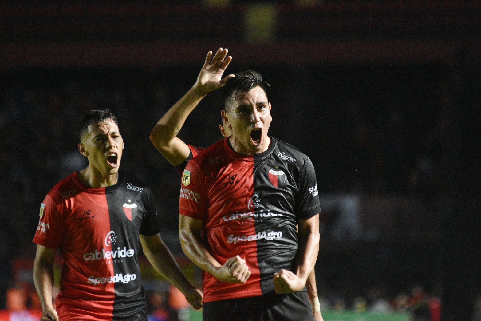 Cristian Vega festeja. El mediocampista fue de menor a mayor. En el segundo tiempo fue reemplazado.