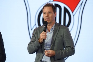 El máximo dirigente de River defendió a Palavecino y aseguró que "a veces te sale el hincha de adentro".