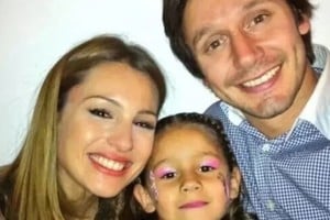 Pampita y Benjamín Vicuña junto a su hija Blanca
