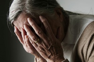 La mujer fue atacada por 4 delincuentes en su casa. Imagen ilustrativa.