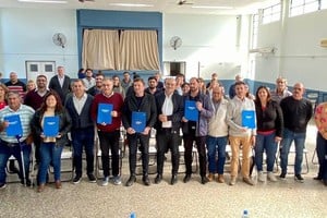 Acompañaron en la jornada, el presidente comunal de Bella Italia, Héctor Perotti; representantes de los gobiernos locales e instituciones beneficiadas, y talleristas.