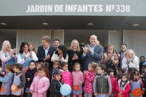 “el compromiso que asumimos junto a la Nación, el agradecimiento al ministro Perczyk, a su equipo, por haber acompañado esta decisión firmemente que hoy nos permite estar disfrutando de este hermoso edificio”.
