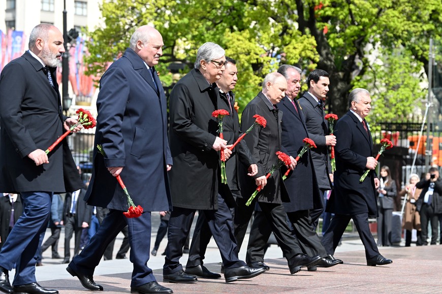 Putin junto a otros siete mandatarios que visitaron Moscú. Crédito: Sputnik/Alexei Maishev