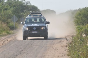 Recorrieron el lugar donde podría instalarse la Guardia Rural y luego realizaron una recorrida por un terreno cedido por la comuna de La Pelada a la provincia, para la construcción del destacamento definitivo.