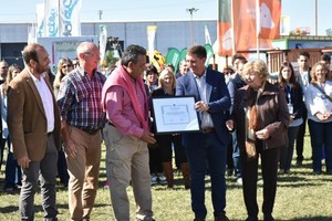 “Luego, destaco el trabajo coordinado que permitió activar una vez más “Juntos y en Positivo” que en esta oportunidad, posibilitó que nuestras Escuelas Agrotécnicas muestren todo su potencial en una exposición de relevancia internacional", manifestó.