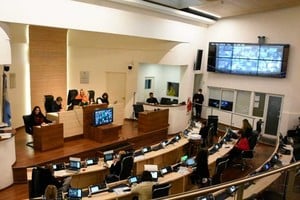 Ante este escenario, este jueves, el Concejo tuvo la última sesión previa a las elecciones de las Primarias Abiertas Simultáneas y Obligatorias (PASO) en la que se aprobó un decreto que le pide a la Municipalidad que se brinde información sobre la “habilitación, renovación, transferencia y/o cualquier otro trámite referido a desarmaderos de automotores, chatarrerías, comercios de compra venta de repuestos usados y talleres mecánicos” en los últimos tres años.
Foto: Archivo