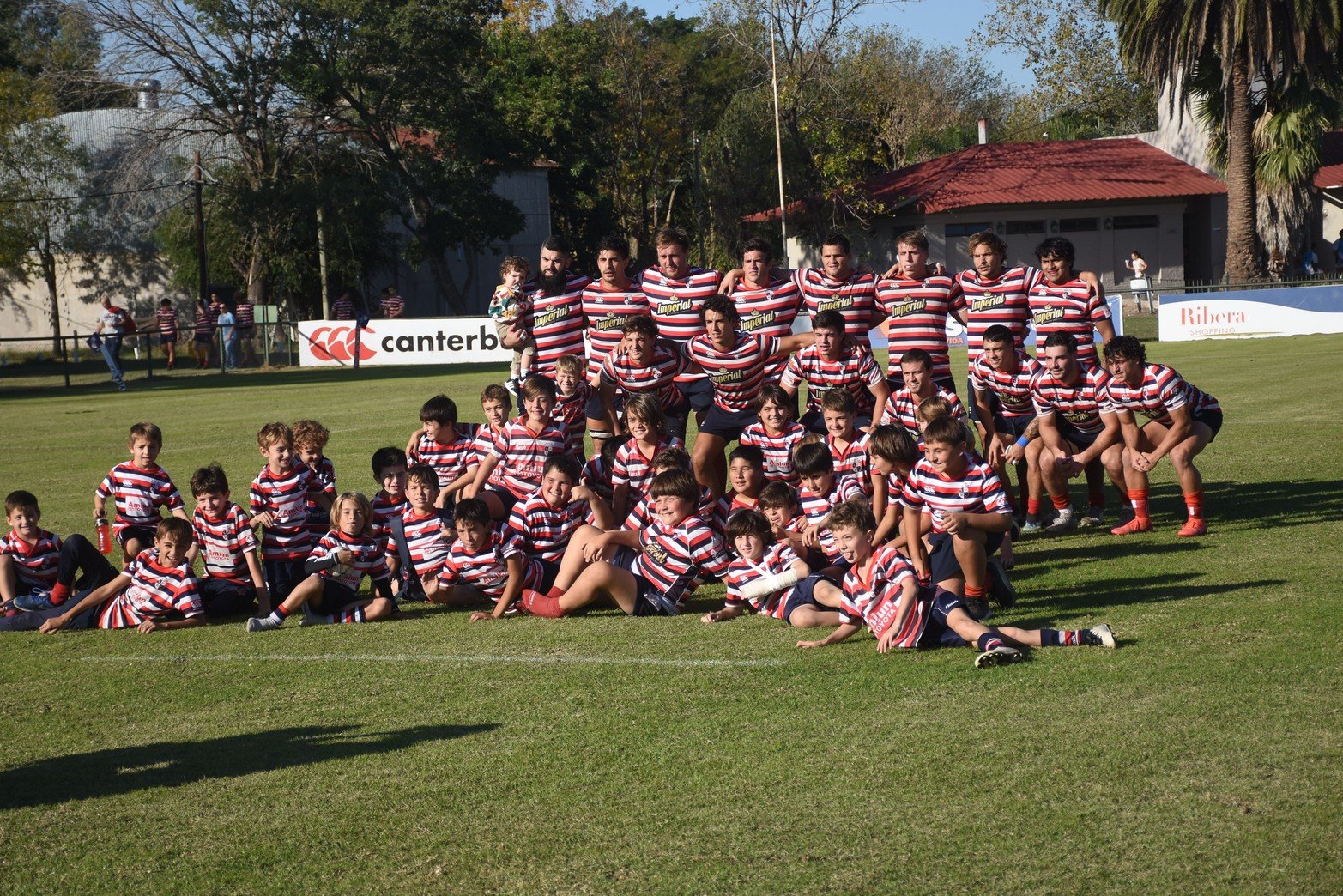 Santa Fe Rugby, recibió de local a Rowing de Paraná. Le ganó 54 a 29.