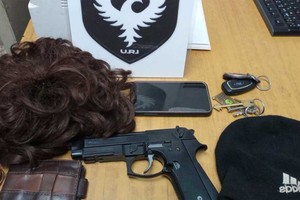 robo peluca arma juguete