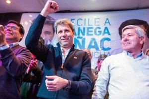 El gobernador celebró el triunfo "contundente".