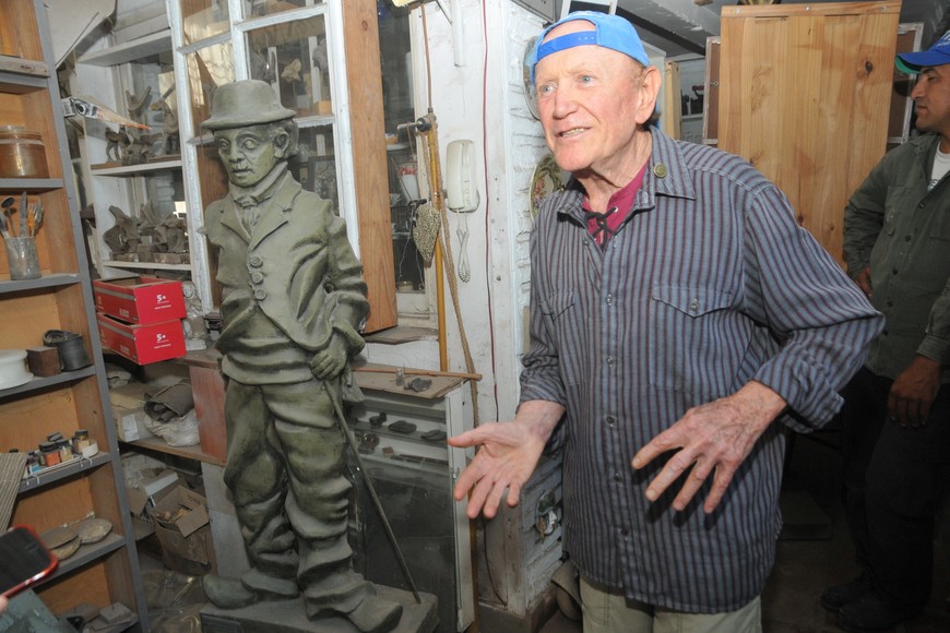 2017. La imagen es de ese año, cuando el artista Favaretto Forner restauró la estatua, pero nunca volvió a su lugar. Archivo El Litoral / Flavio Raina