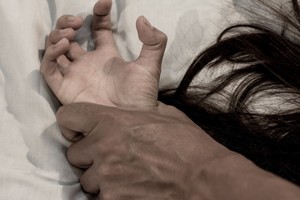 Para el fiscal, el imputado se aprovechó de la situación extrema de vulnerabilidad que tenía la adolescente.