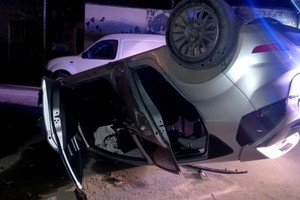Tras ser localizado por la policía el conductor del auto se hizo responsable de lo ocurrido. Crédito: El Litoral.