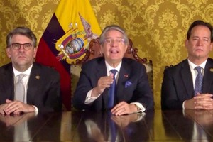 El presidente de Ecuador, Guillermo Lasso, hace un anuncio sobre la disolución del Congreso de Ecuador y una nueva ronda de elecciones. Créditos: Reuters