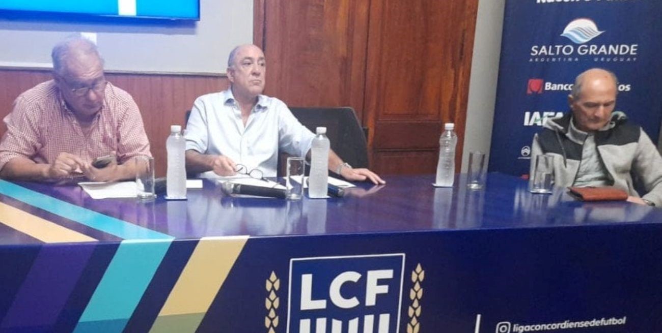 Suspenden tres partidos en Uruguay tras la renuncia de las