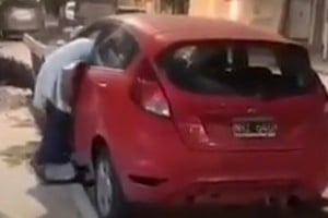 El video del peligroso momento fue viralizado en las últimas horas en las redes sociales.