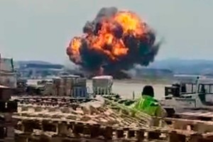 Captura del momento que explotó la aeronave al chocar contra el suelo.