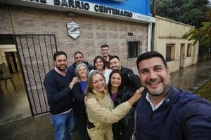 Marcos Cleri, Nicolás Mattioli, Alejandra Obeid y Jaquelin Balangione recorrieron el barrio Centenario y dialogaron con los vecinos.