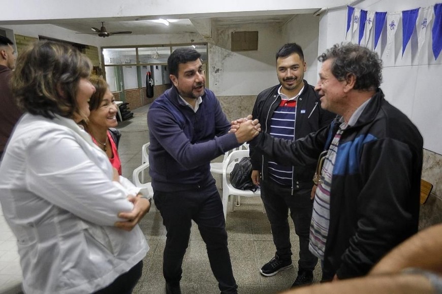 Durante la visita, se comprometieron a brindar respuestas y soluciones a las problemáticas del barrio.