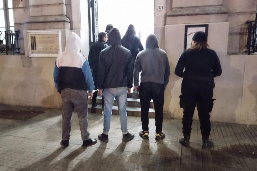 Los involucrados fueron llevados a sede policial. Crédito: El Litoral.