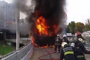 Al lugar llegó una dotación de Bomberos de la Ciudad de Buenos Aires, quienes controlaron el fuego.