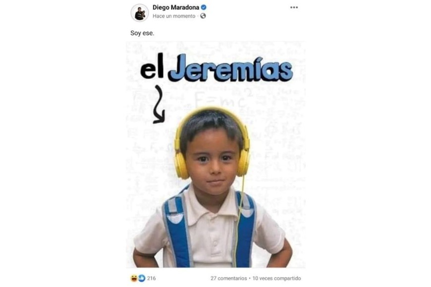 Los mensajes en la cuenta de Facebook de Diego Maradona tras el hackeo.