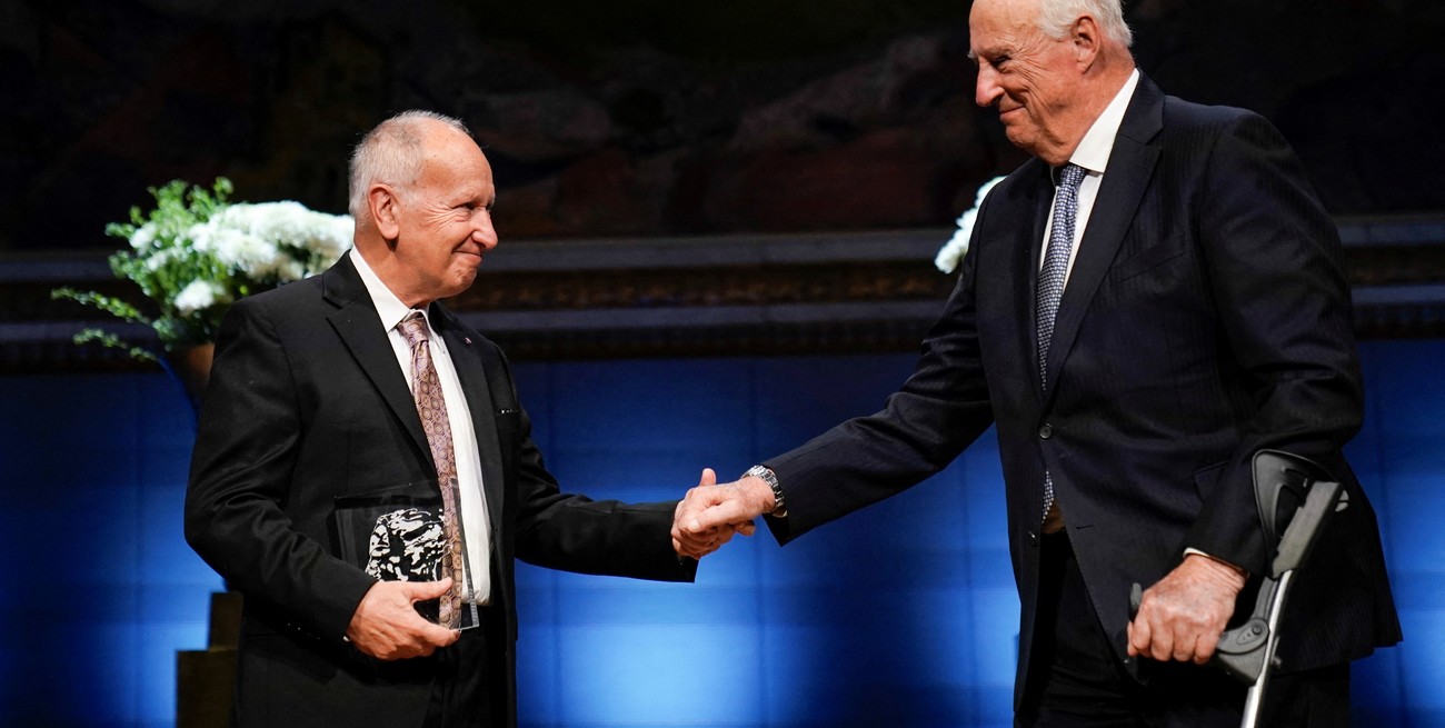 El rey Harald V de Noruega entregó el Premio Abel al profesor argentino Luis Caffarelli