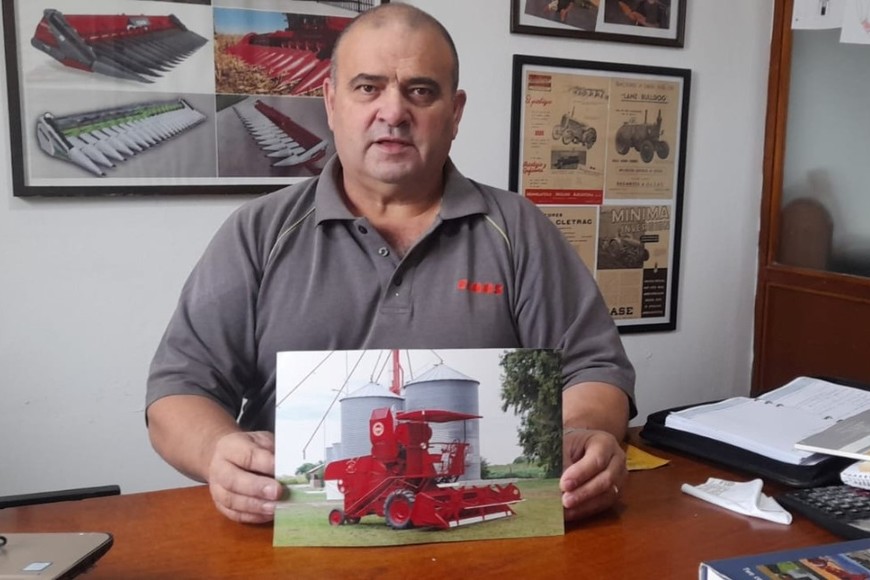 El coleccionista santafesino se ha transformado en una especie de guardián del pasado mediante la conservación de la folletería y maquinaria.