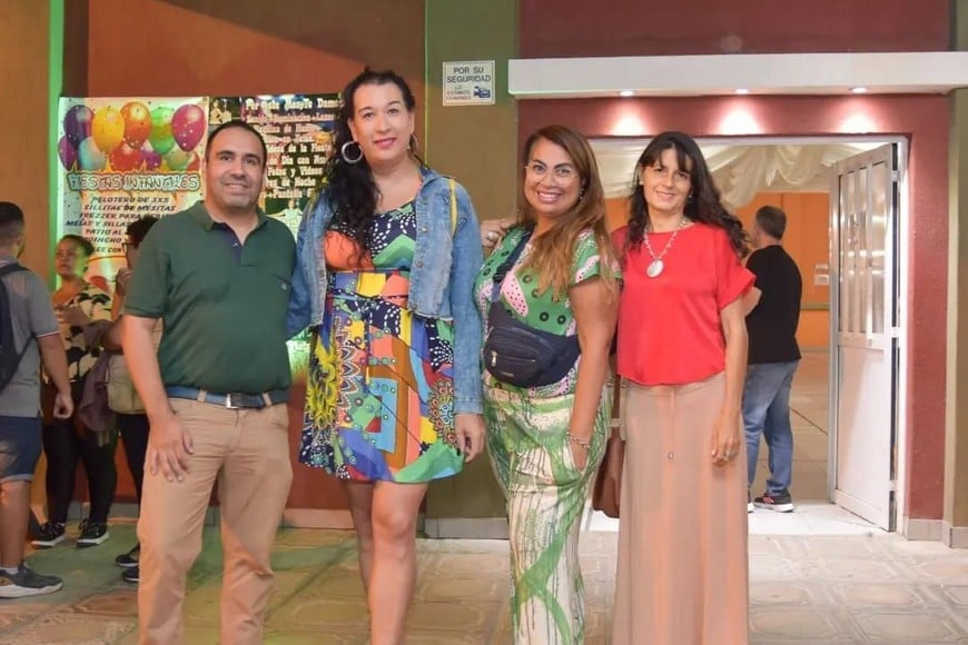 Junto a sus compañeros de la lista "Es con Todos", dentro del frente Juntos Avancemos.