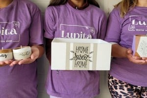 Cada año, las emprendedoras de Lupita se preparan para asistir a las ferias navideñas