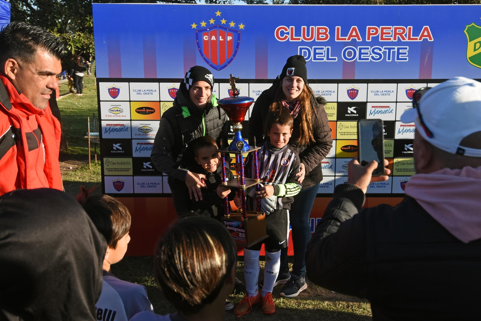 Torneo fútbol infantil en La Perla del oeste. Este domingo finalizó el campeonato que albergó a mas de 1.000 pibes de toda la región. 