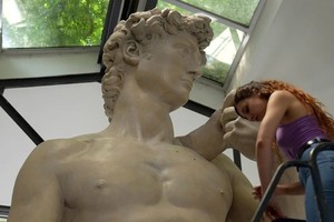 La iniciativa culmina el sueño del escultor Fabriciano Gómez, quien soñaba con emplazar una copia del "David" en Chaco para que entonces ya no hubiera "necesidad de viajar hasta Italia para conocerlo".
