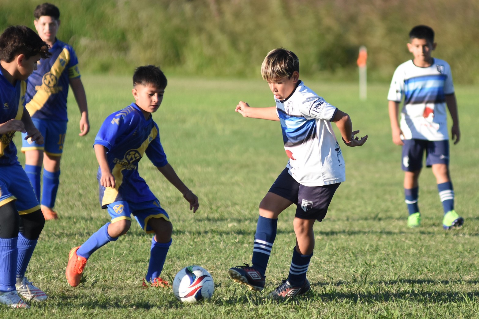 Torneo fútbol infantil en La Perla del oeste. Este domingo finalizó el campeonato que albergó a mas de 1.000 pibes de toda la región. 